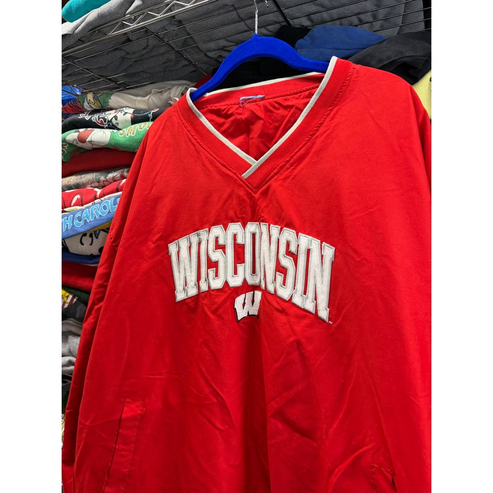 Wisconsin Badgers V-Neck Windbreaker Pullover Red Embroidered Mens 2XL 28x29.5